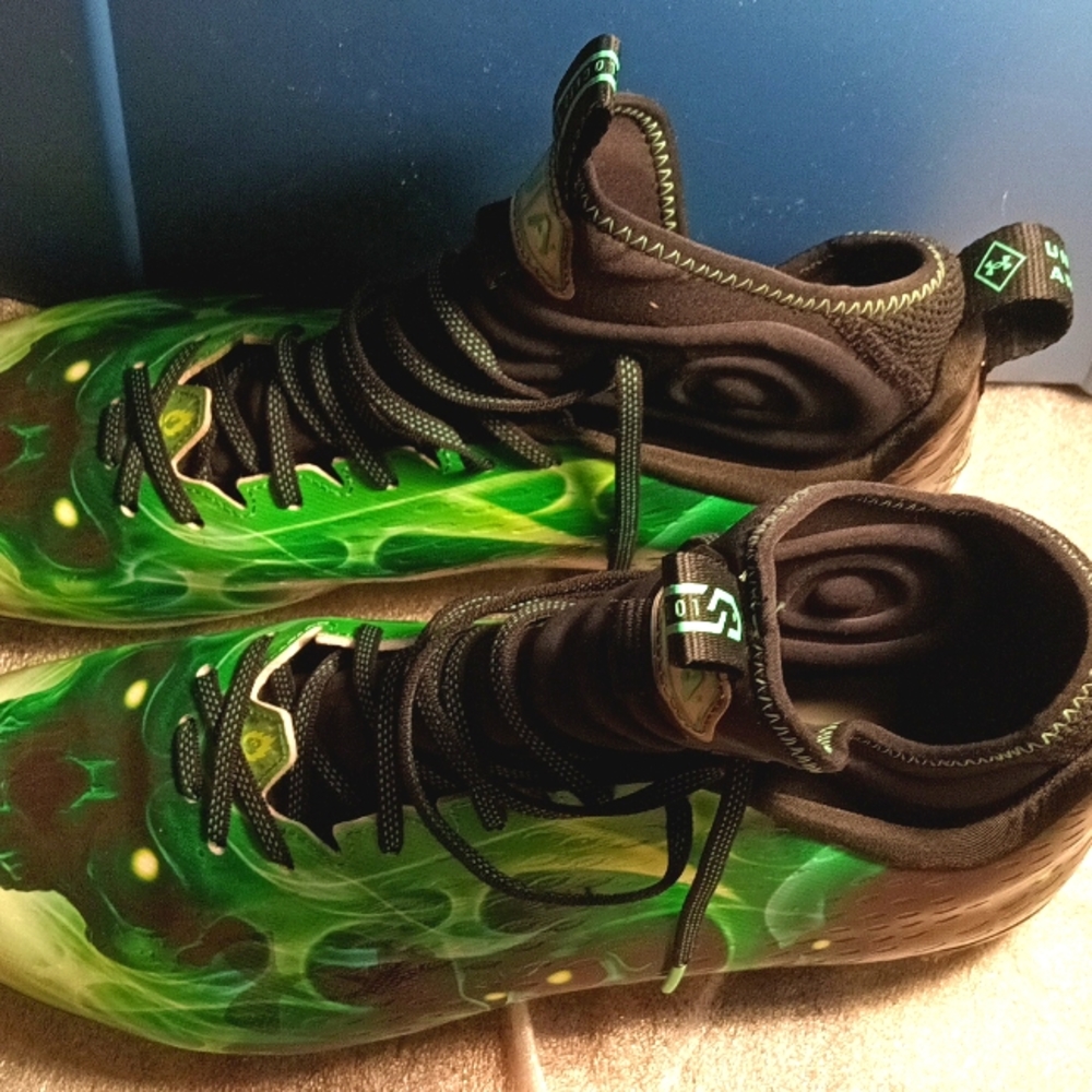 Under Armour Spotlight Lux MC LE Slime Football Cleats
